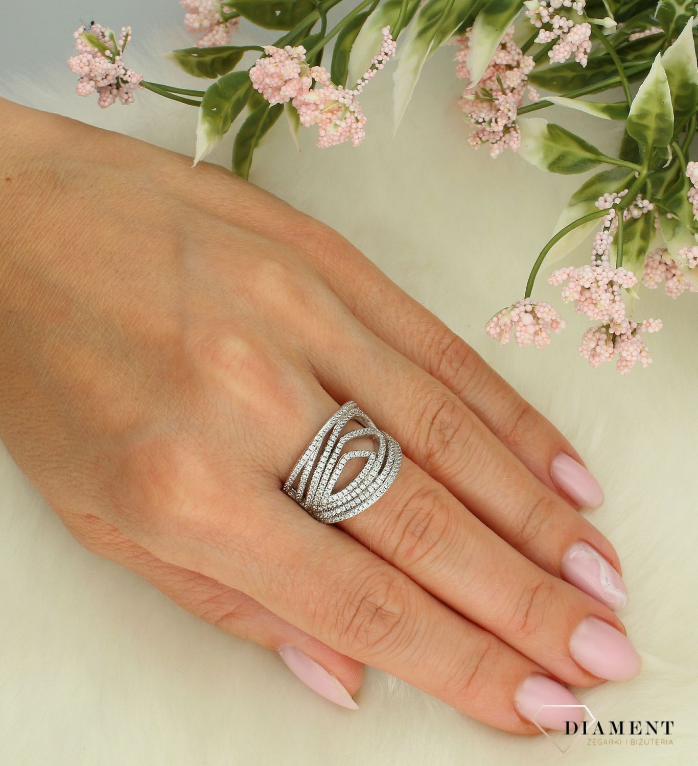 Szeroki srebrny pierścionek damski 925 z cyrkoniami PFF NN 1. Srebrny pierścionek damski. Pierścionek srebrny dla kobiety na prezent..jpg